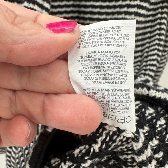 CABI FERGI split black-white turtleneck soft woman classic oversized sweater XS - Picture 9 of 12